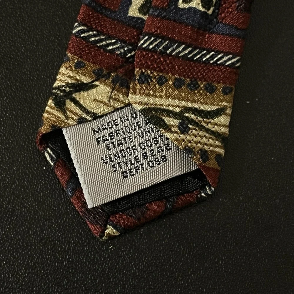 AKA Eddie Bauer Mens Vintage 100% Silk Tie Made In USA Geometric Retro Design
